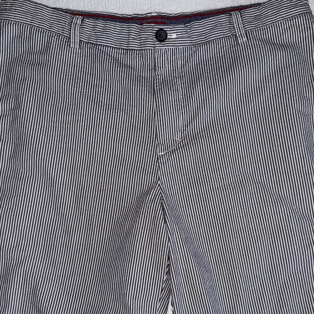 IZOD Blue/Gray Striped‎ Seersucker Shorts Size 36 Preppy Lightweight SEE NOTES
